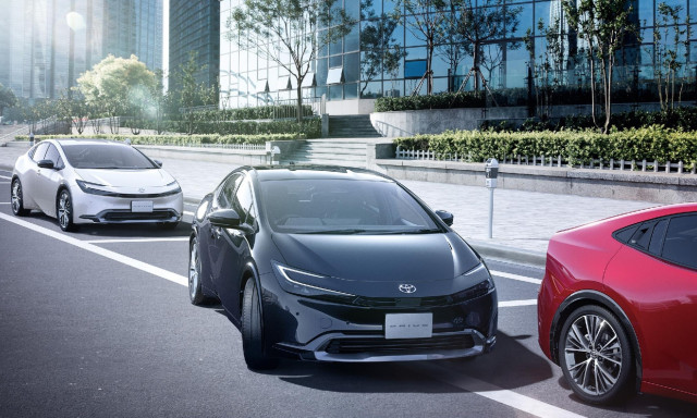 プリウスを一部改良し、特別仕様車を設定