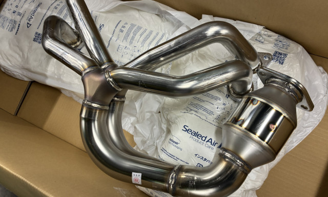 GR86 HKSさんのエキマニ SUPER MANIFOLD with CATALYZER GT-SPEC取付け