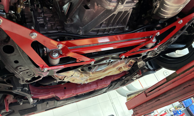 GR86 GRパーツ エアロスタビライジングカバー、パフォーマンスダンパー、ブレースセットのお取り付け！